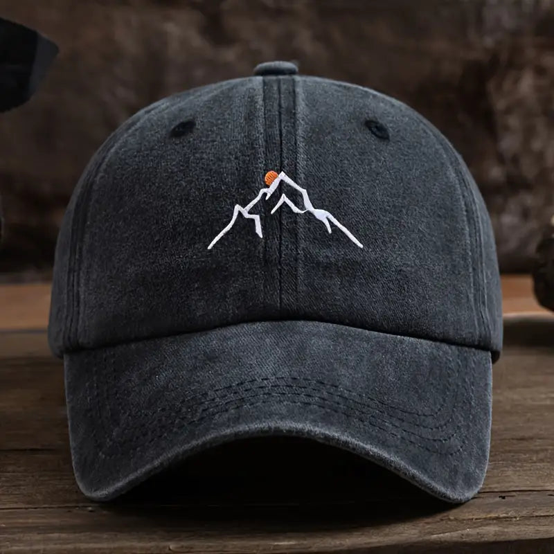 Savrani™ | Cappellino da baseball con ricamo di una vetta montuosa